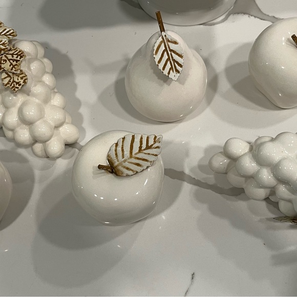 FRUIT TRAY STAND OFF WHITE WITH FRUIT - Picture 3 of 16